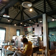 บรรยากาศ AM-PUCH COFFEE อุบลราชธานี