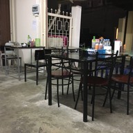 บรรยากาศ ข้าวมันไก่ใต้ต้นมะขาม