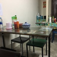 บรรยากาศ ข้าวมันไก่ใต้ต้นมะขาม