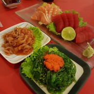 เมนูของร้าน Tsunami Sushi Bar