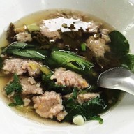 เกาเหลาเลือดหมู สุขุมวิท 23