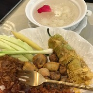 เมนูของร้าน สวนกุหลาบ ซอยอารีย์