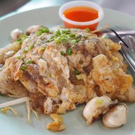 เดือนใจ หอยทอด ผัดไทกุ้งสด