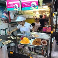 หน้าร้าน ขนมเบื้องเจ้เจี๊ยบ ตลาดโต้รุ่งหัวหิน