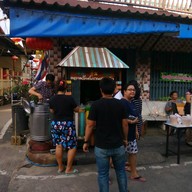 หน้าร้าน เดิน-กิน-ติม ตลาดจีนโบราณชากแง้ว