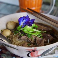 ก๋วยเตี๋ยวหมูเลียงบ้านสะพานไม้