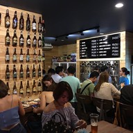 บรรยากาศ aBeer Home Bar And Gallery