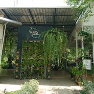 บรรยากาศ White Garden Chiang Mai