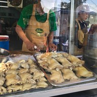 ข้าวขาหมู ข้าวมันไก่ (โต๊ะเหลือง)