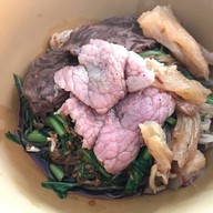 เมนูของร้าน เนื้อตุ๋นรสเยี่ยม