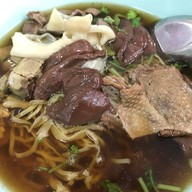 ก๋วยเตี๋ยวเป็ดตุ๋นเจ๊ไฝ