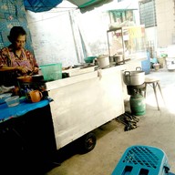 หน้าร้าน ร้านก๋วยเตี๋ยวเป็ดเจ๊รีย์คอนแวนต์(เจ้าเก่า)