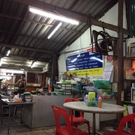 Atmosphere of Hian Nut's Stir-Fried Restaurant