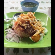 ข้าวคลุกกะปิ เจ๊น้อย แฉ . . ท