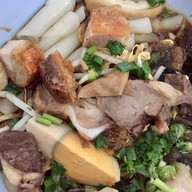 ก๋วยจั๊บหมูกรอบเจ๊ฟ้า เจ้าเก่า