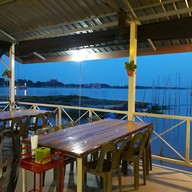 บรรยากาศ แพอาหาร ส.นาทอง
