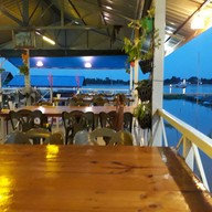 บรรยากาศ แพอาหาร ส.นาทอง