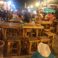 บรรยากาศ เบส100หอย ตลาดนัดรถไฟศรีนครินทร์