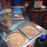 Waffles& IJS Antwerp Train Station