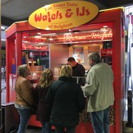 หน้าร้าน Waffles& IJS Antwerp Train Station