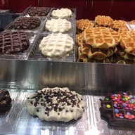 Waffles& IJS Antwerp Train Station