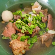ก๋วยเตี๋ยวกลางไร่ ปอแดง