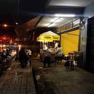 หน้าร้าน ข้าวต้มปลา โจ๊กหมู สามแยกหมี