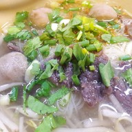 เมนูของร้าน ก๋วยเตี๋ยวเฮียธง ลูกชิ้นเนื้อวัว