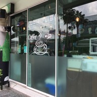 หน้าร้าน C&H Café Charoenkrung