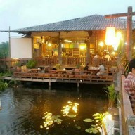 ร้านรถเมล์