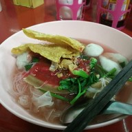 ลูกชิ้นปลา โตเฮง เย็นตาโฟ