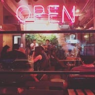 บรรยากาศ Buff Bar & Bistro สะพานควาย