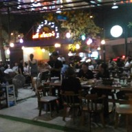 บ้านดาวล้อมเดือน