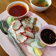เมนูของร้าน ก๋วยเตี๋ยวหมูนายฮุย