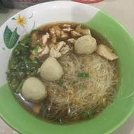 มายด์ ขาหมูสูตรฮ่องเต้