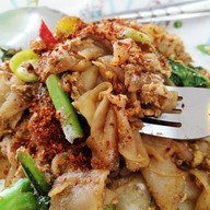 เมนูของร้าน ราดหน้ายอดผัก นายเอก