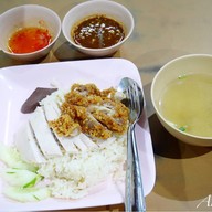 เมนูของร้าน ข้าวมันไก่ 888 สามแปด พัฒนาการ