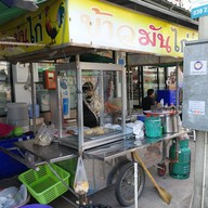 หน้าร้าน ข้าวมันไก่ หน้า 7-11 ตลาดรุ่งโรจน์