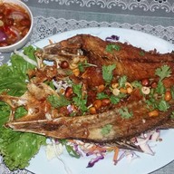 ร้านอาหารฟุ้งปลาเผา