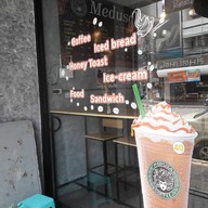 หน้าร้าน Medusa Coffee