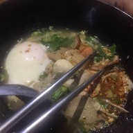 เมนูของร้าน ก๋วยเตี๋ยวต้มยำ ข้าวกะเพรา อร่อยที่สุด ชายหาดชะอำ ชะอำ