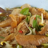 ก๋วยเตี๋ยวเนื้อวัว ศาลาแดง