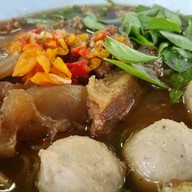 ก๋วยเตี๋ยวเนื้อวัว ศาลาแดง