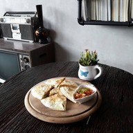 เมนูของร้าน BeeGRe เดิมบางนางบวช