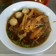 เมนูของร้าน ก๋วยเตี๋ยวเนื้อวัว ศาลาแดง