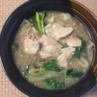 เมนูของร้าน เจ๊อ้วน แชมป์ราดหน้าเยาวราช