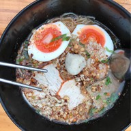 เมนูของร้าน ก๋วยเตี๋ยวต้มยำ ข้าวกะเพรา อร่อยที่สุด ชายหาดชะอำ ชะอำ