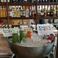 บรรยากาศ The Casks Central Embassy