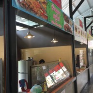 ร้านข้าวแกงครูไก่ กาดวันค่ำ