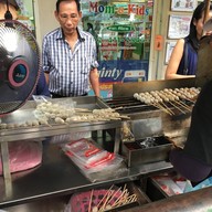 บรรยากาศ ลูกชิ้นปิ้งเจ๊ทิพย์